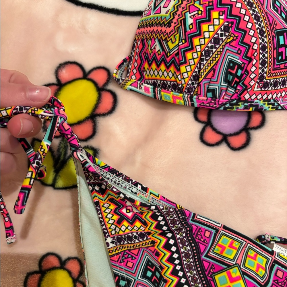 Colorful Geometric Bikini Set - Picture 5 of 6